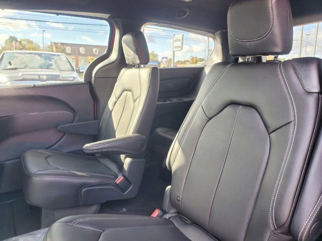 New 2026 Chrysler Pacifica Select AWD/4WD image 15