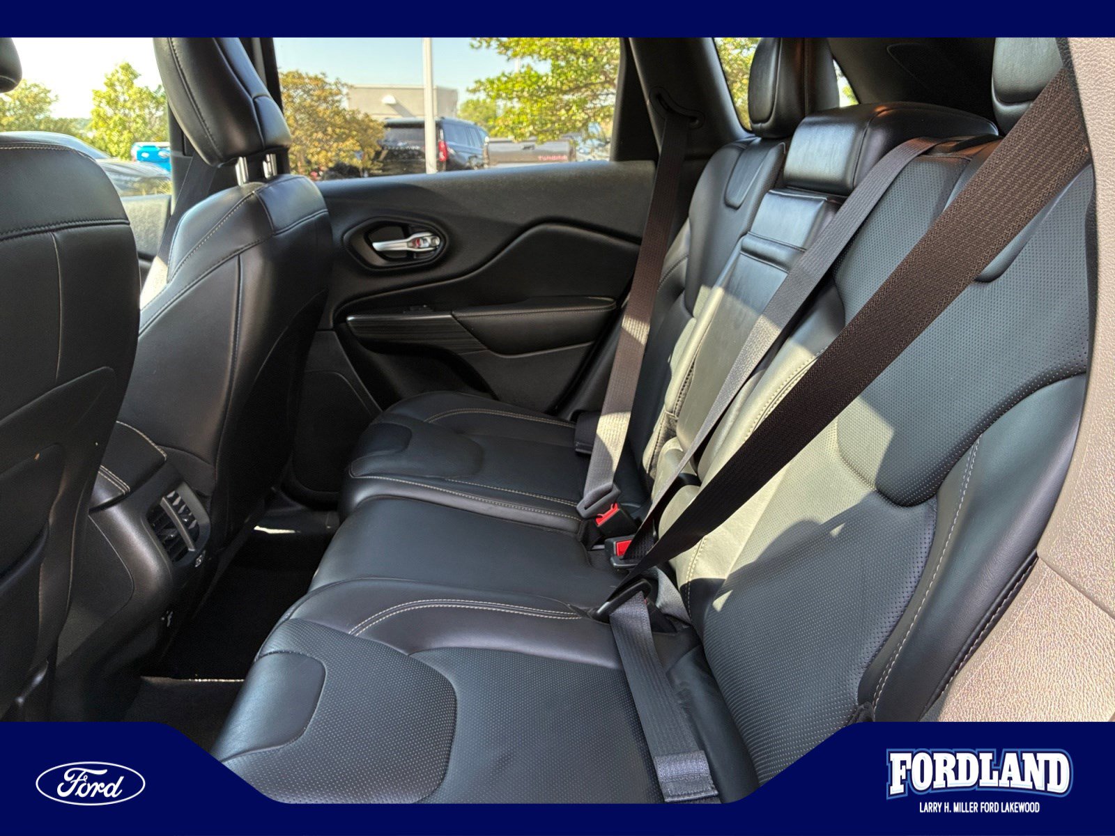 Used 2016 Jeep Cherokee Limited w/ Luxury Group AWD/4WD image 17
