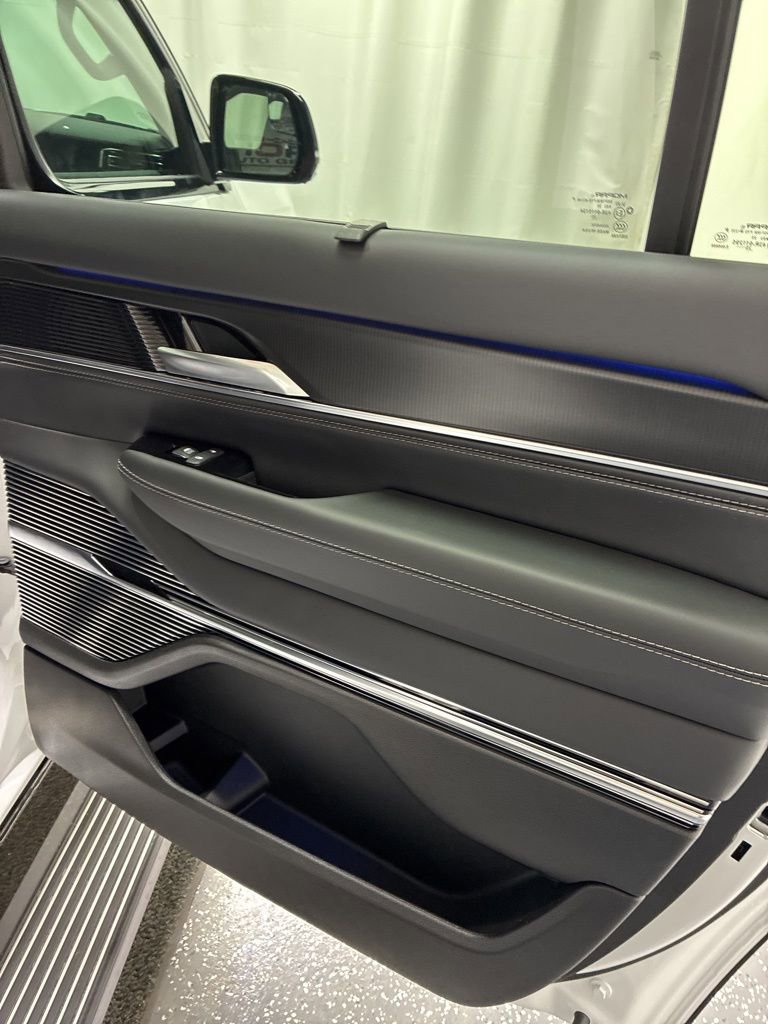 New 2026 Jeep Grand Wagoneer Summit w/ Premium Group III image 31