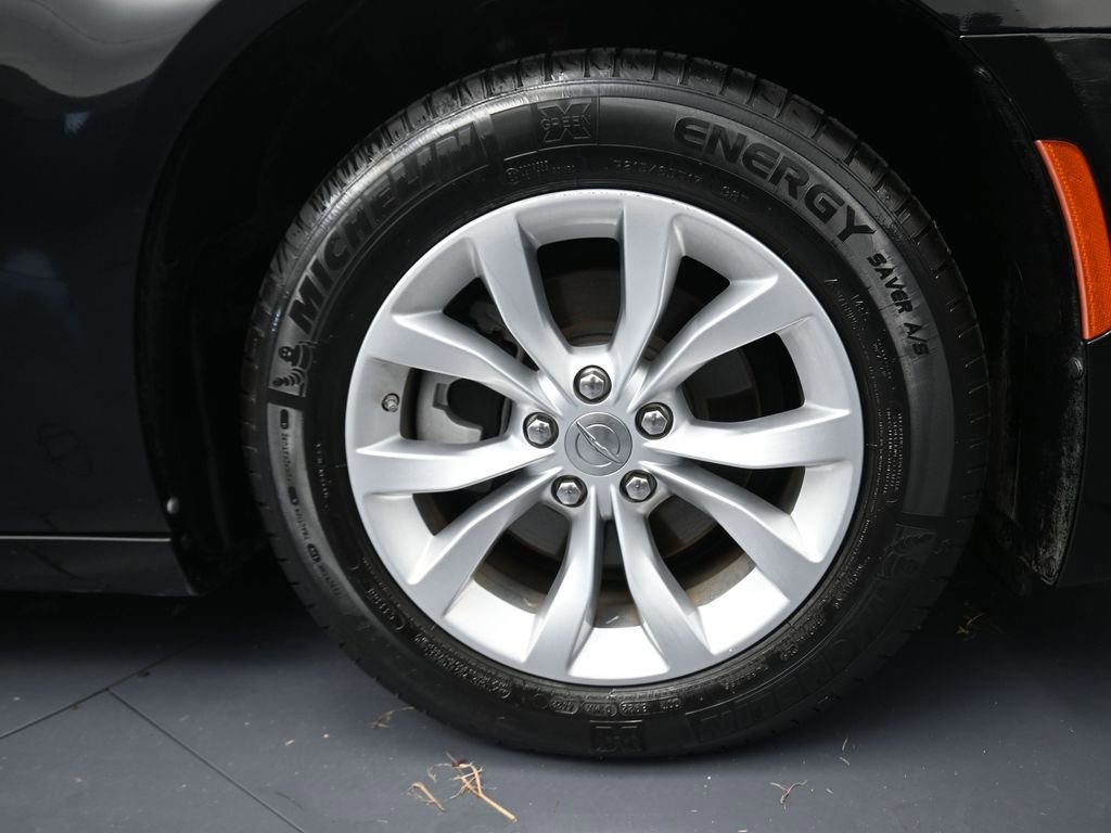 Used 2023 Chrysler 300 Touring image 5