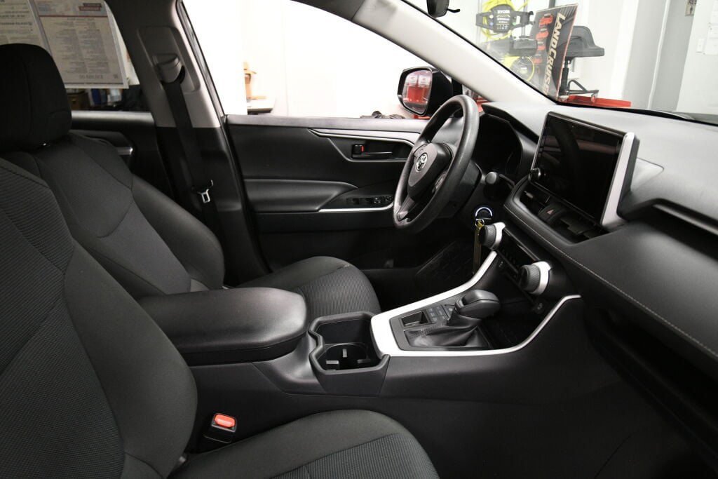 Certified 2025 Toyota RAV4 LE AWD/4WD image 26