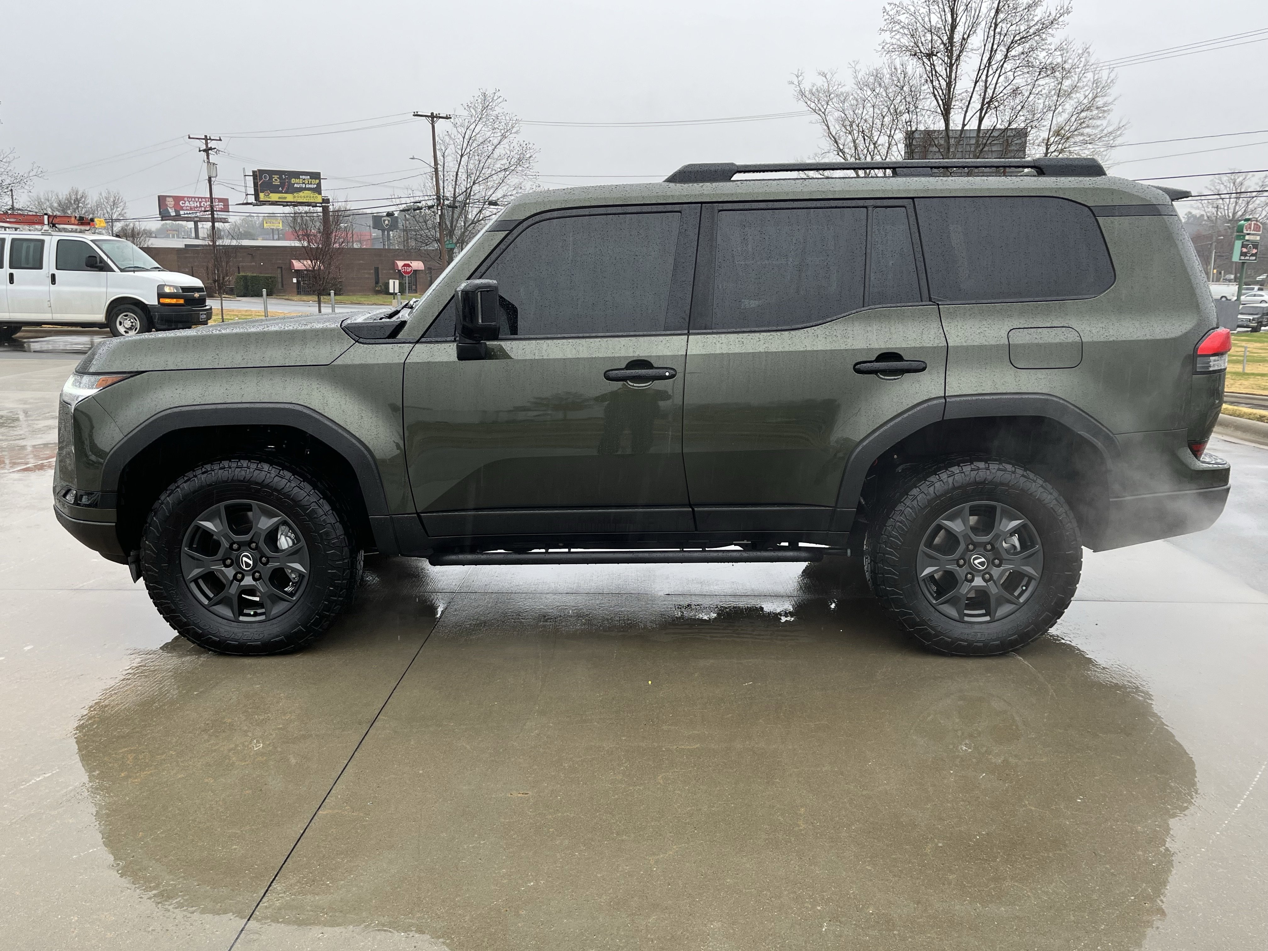 Used 2025 Lexus GX 550 w/ Accessory Package (32) image 5