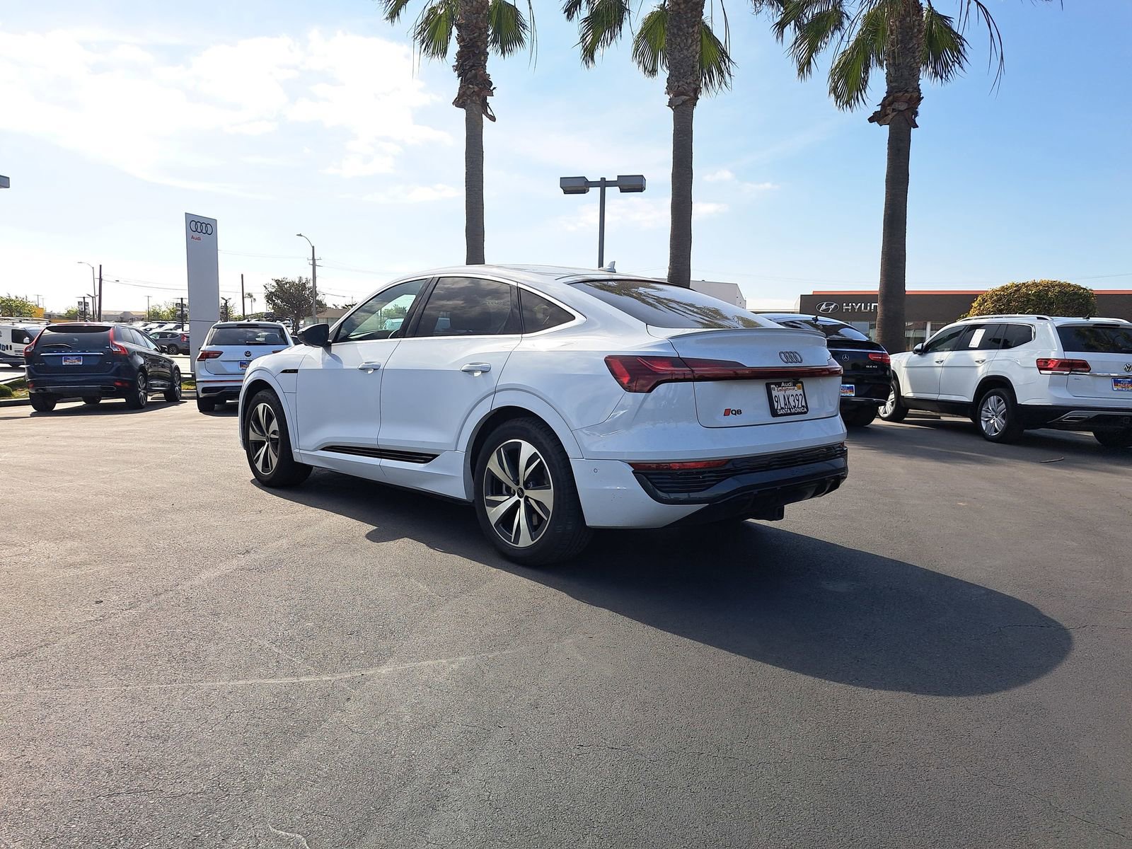 Used 2024 Audi Q8 e-tron Premium Plus image 4