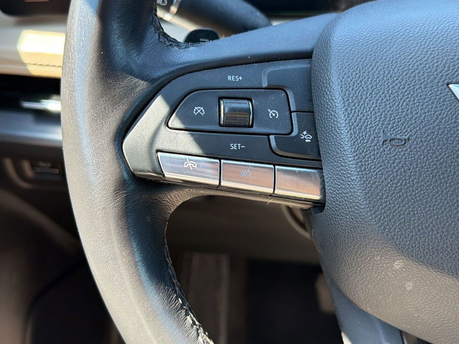 Used 2024 Cadillac XT4 Luxury w/ LPO, Floor Liner Package image 16