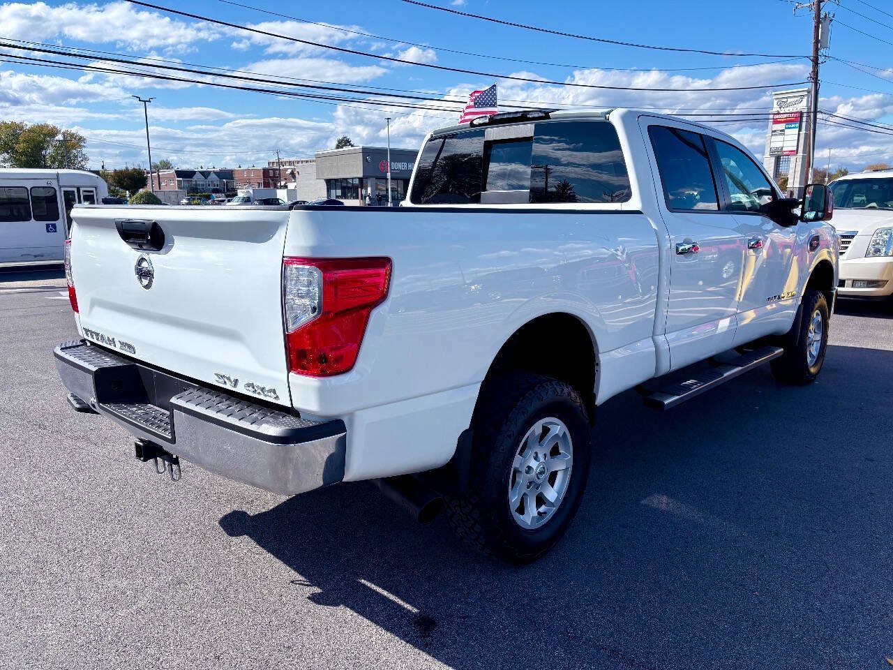 Used 2018 Nissan Titan SV AWD/4WD image 6