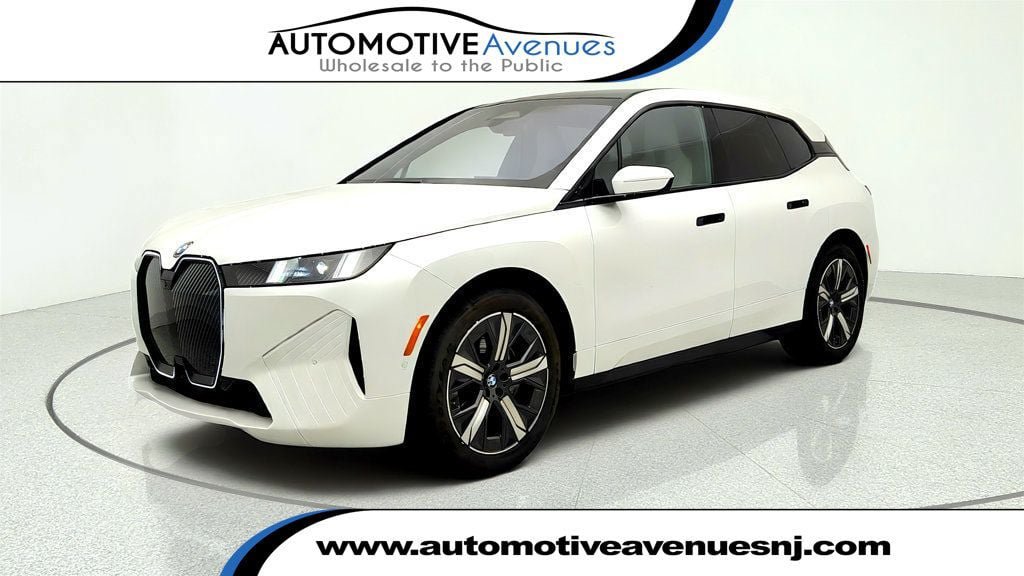 Used 2026 BMW iX xDrive45 w/ Premium Package AWD/4WD image 1