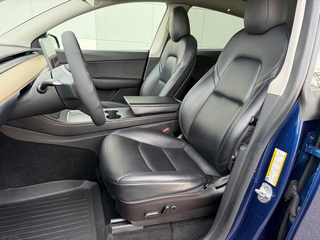 Used 2022 Tesla Model Y Long Range image 33