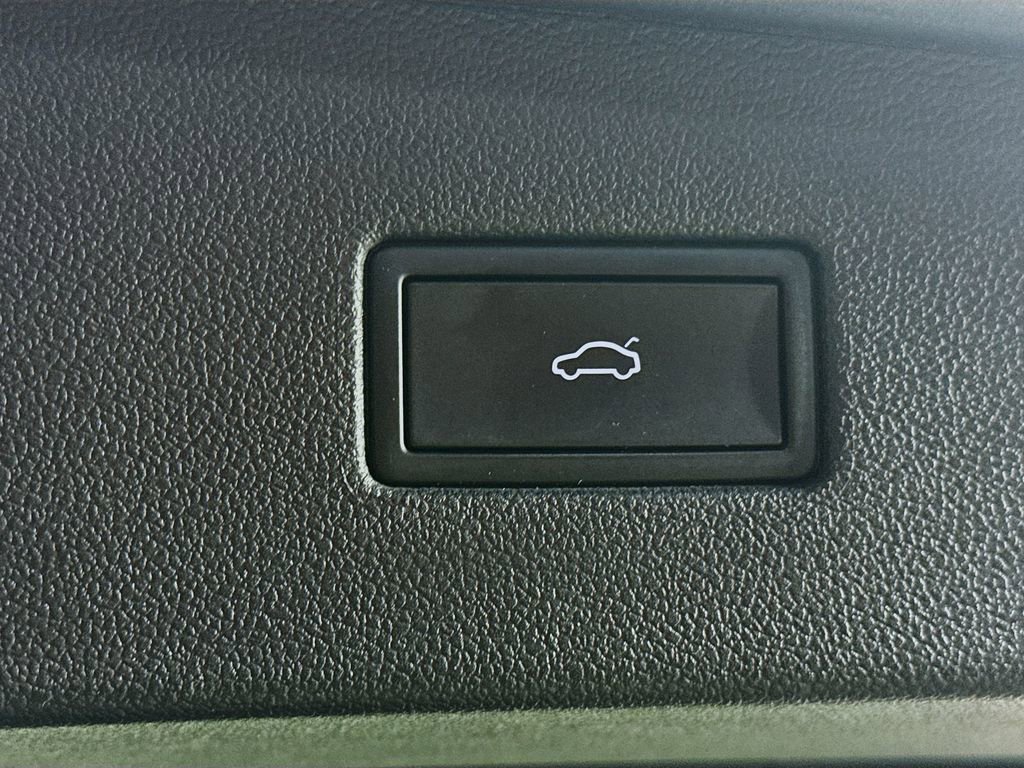 Used 2022 Volkswagen Tiguan SEL R-Line image 32