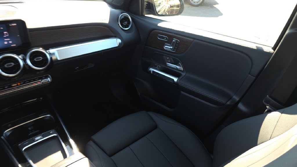 Certified 2025 Mercedes-Benz GLB 250 4MATIC image 27