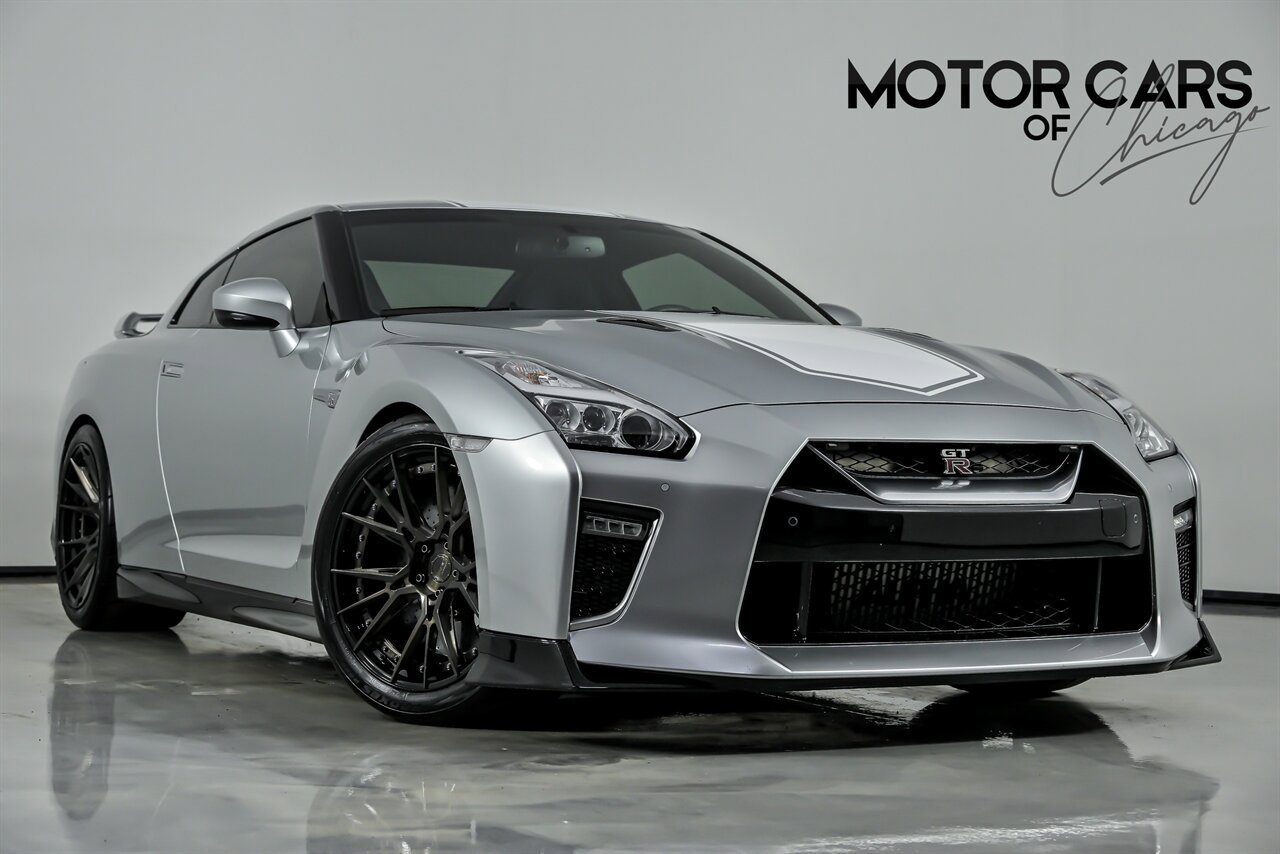 Used 2020 Nissan GT-R Premium image 1