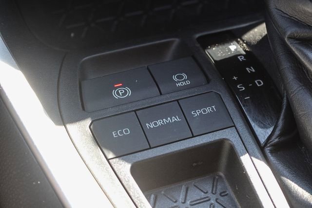 Used 2021 Toyota RAV4 LE w/ Carpet Mat Package (TMS) image 36