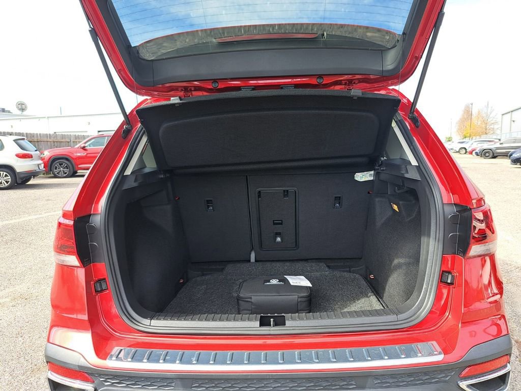 Used 2022 Volkswagen Taos SE image 26