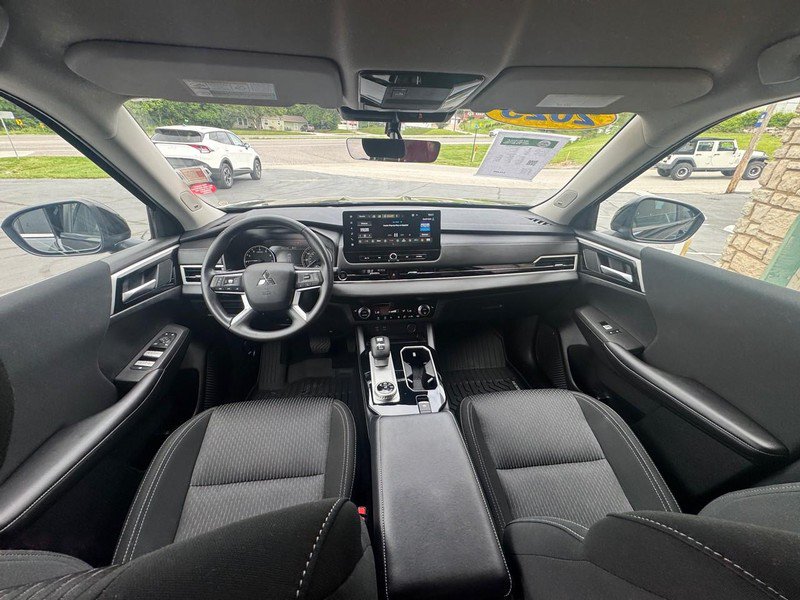 Used 2025 Mitsubishi Outlander ES AWD/4WD image 8