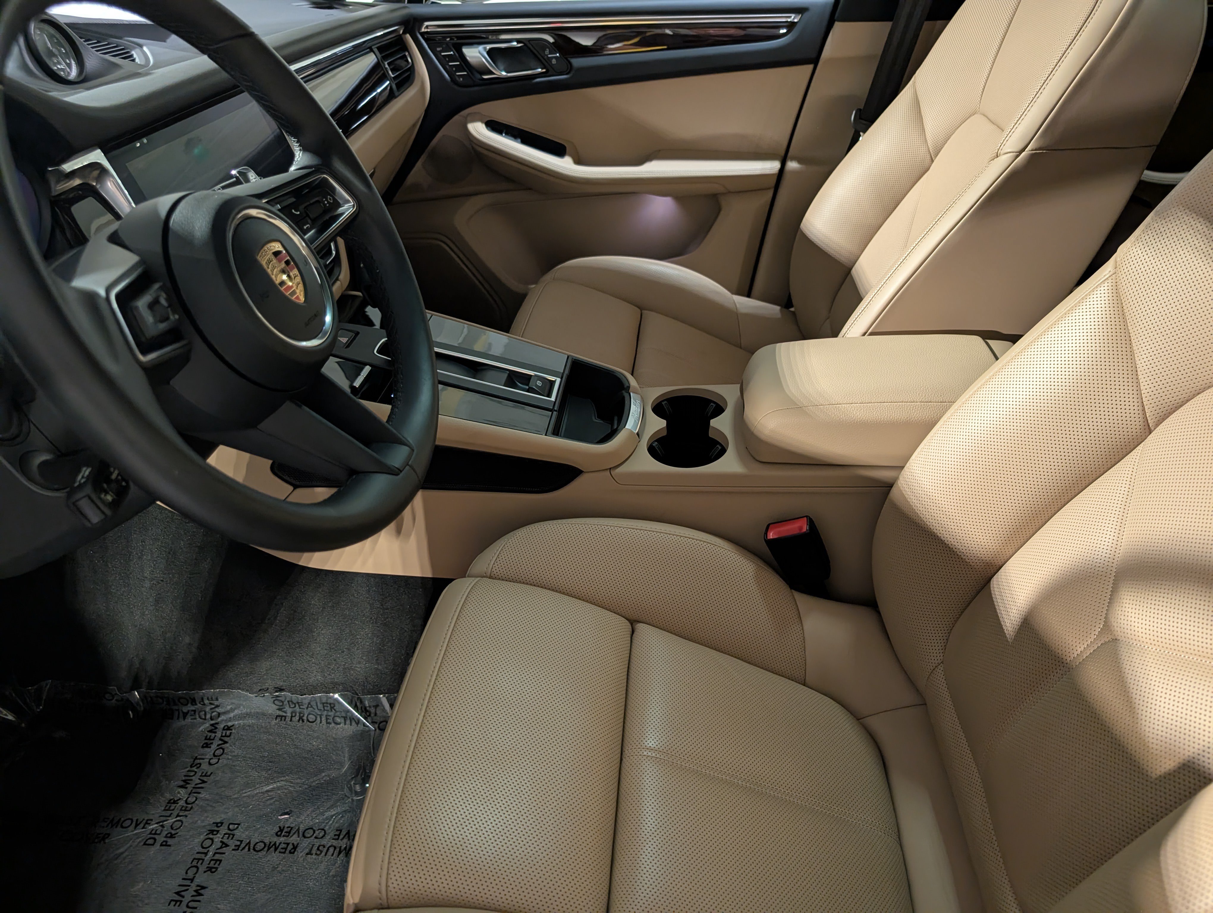 Certified 2026 Porsche Macan AWD/4WD image 4