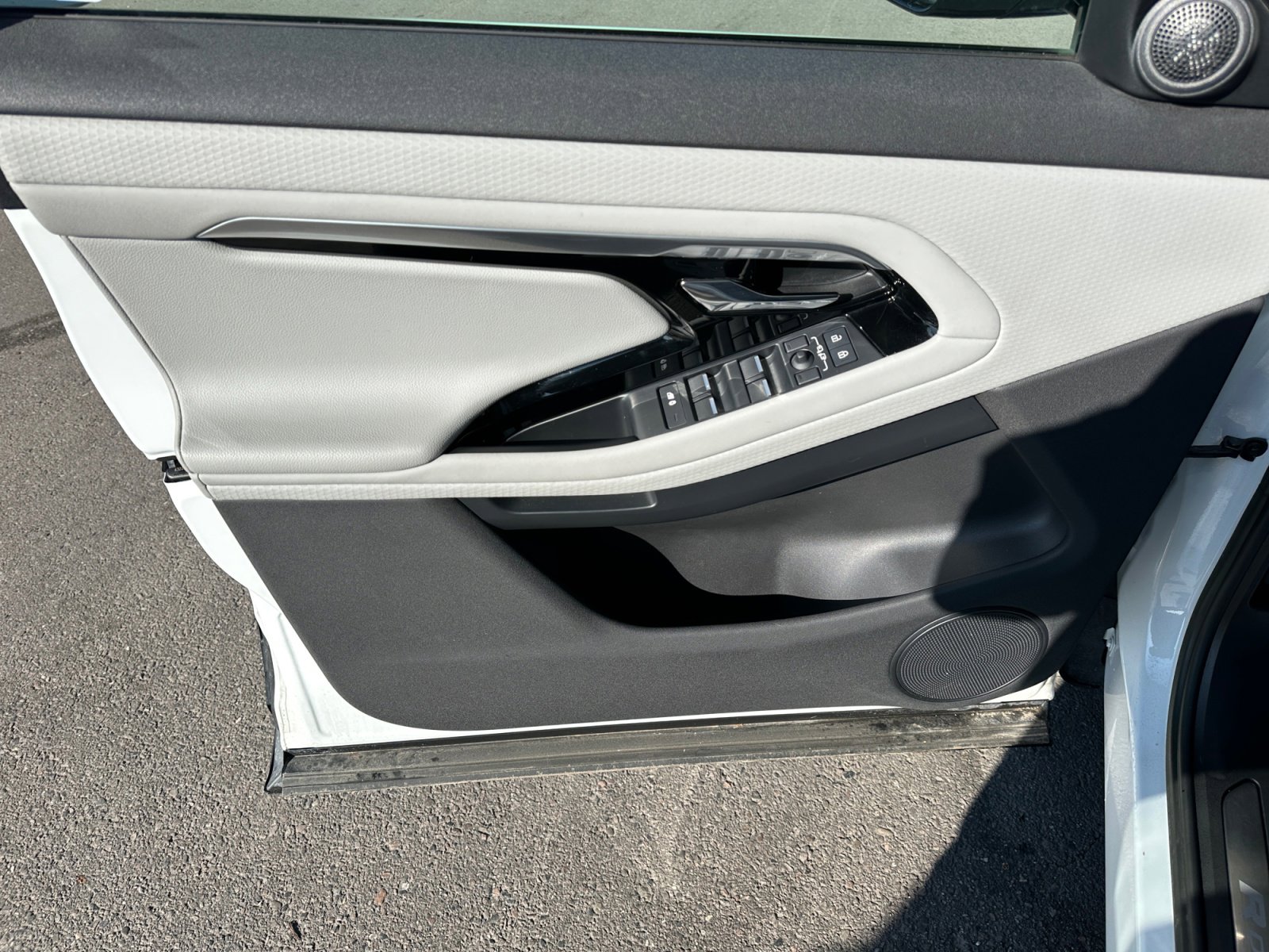 Used 2023 Land Rover Range Rover Evoque R-Dynamic S image 14