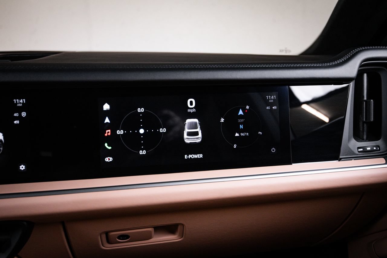 Certified 2024 Porsche Cayenne Turbo AWD/4WD image 19