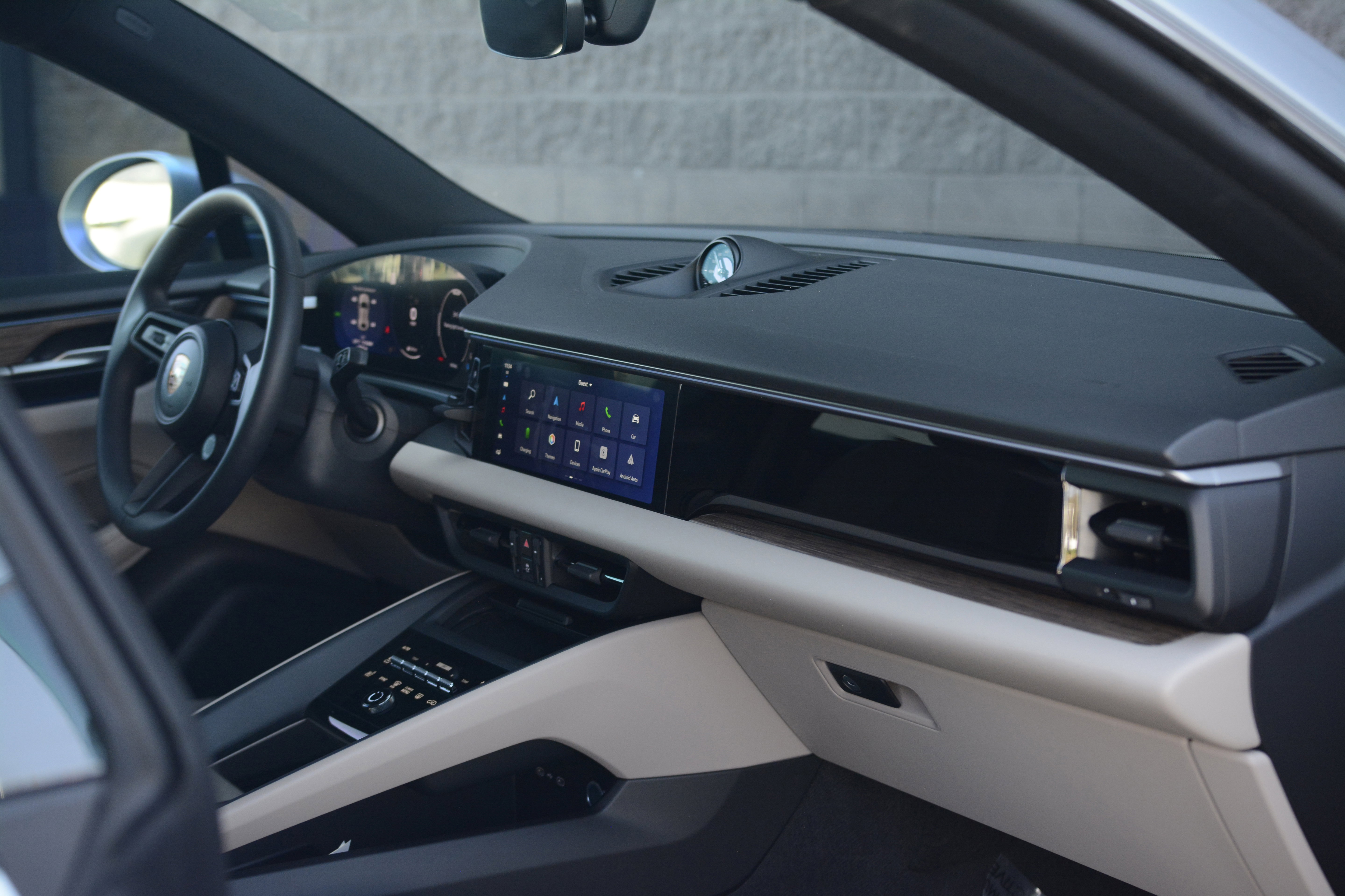 Certified 2025 Porsche Macan 4S Electric image 29