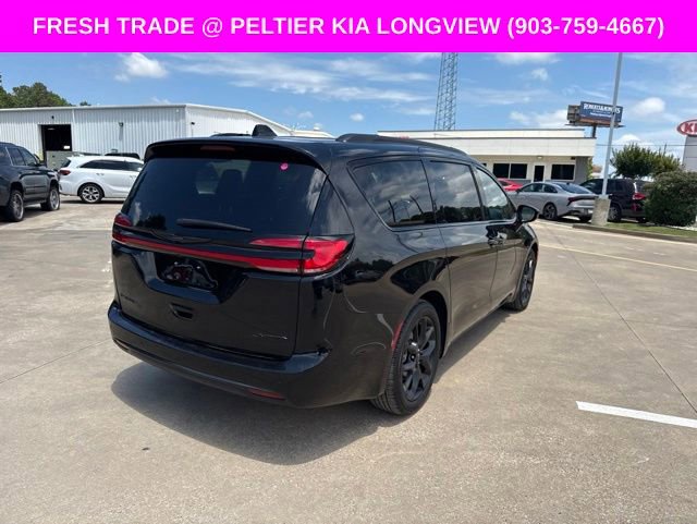 Used 2025 Chrysler Pacifica Limited FWD image 8