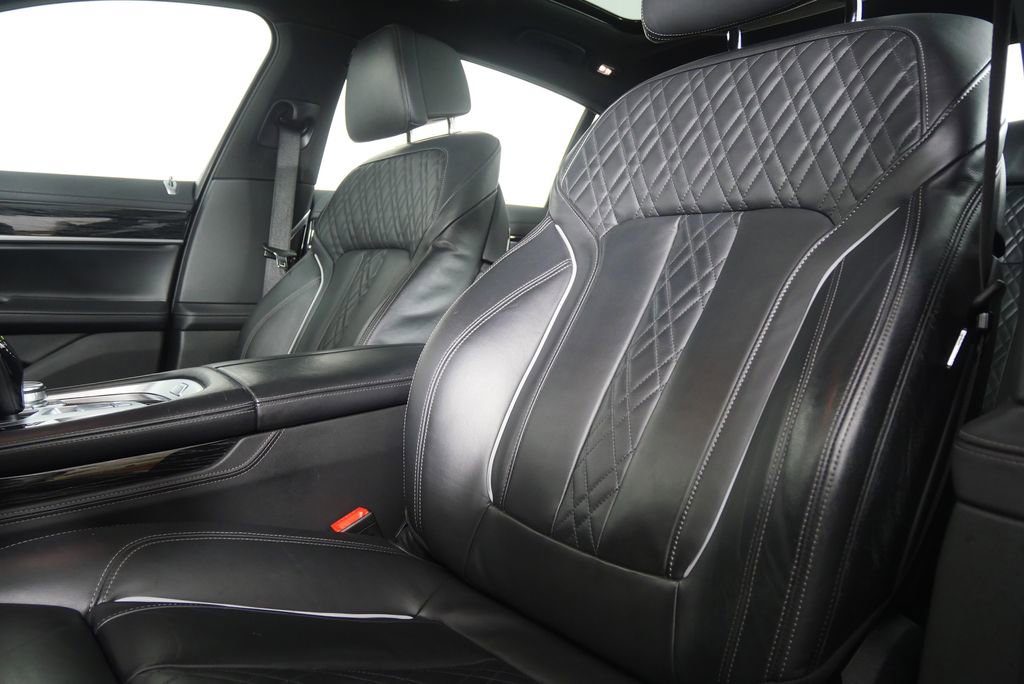 Used 2022 BMW 740i xDrive w/ M Sport Package image 11