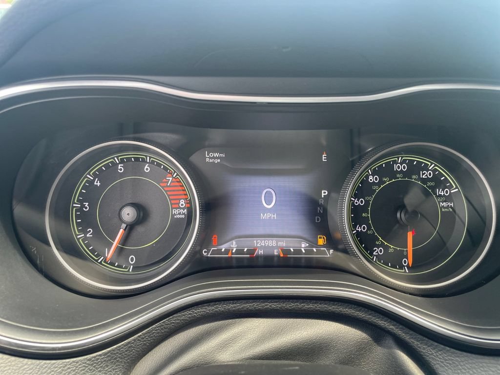 Used 2019 Jeep Cherokee Trailhawk AWD/4WD image 18