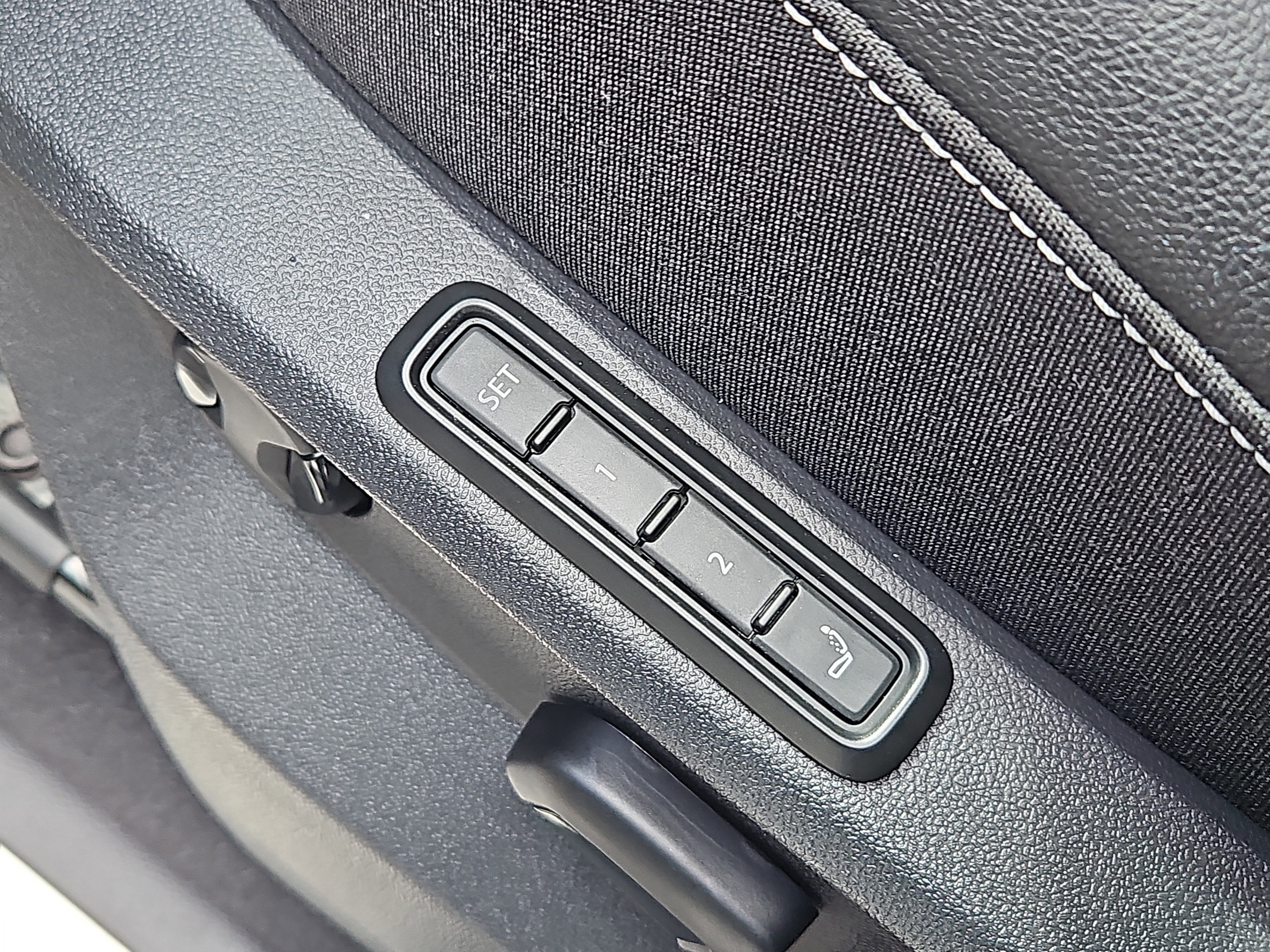 New 2026 Volkswagen Atlas Cross Sport SEL Premium R-Line image 15