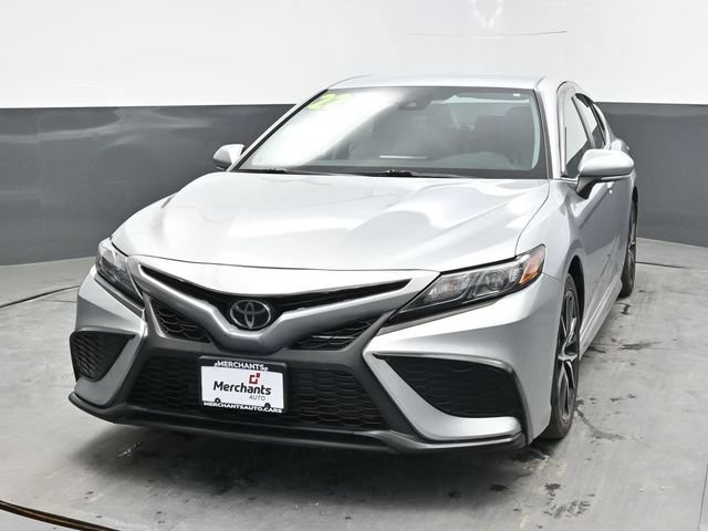Used 2022 Toyota Camry SE FWD image 2