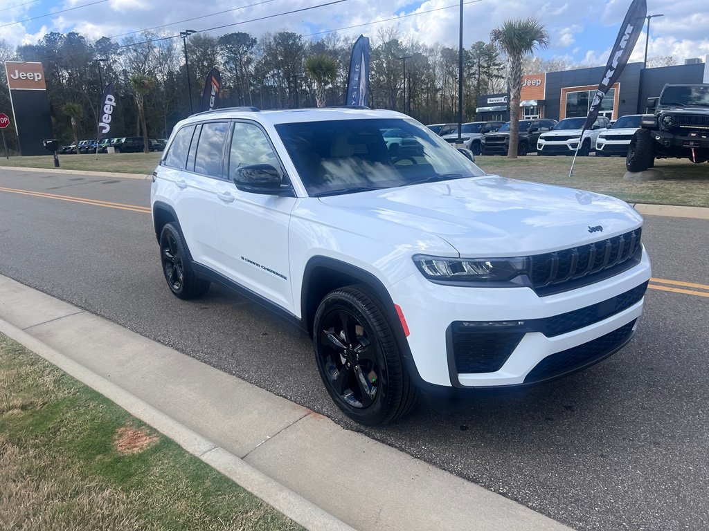 New 2026 Jeep Grand Cherokee Limited w/ Limited Altitude Package