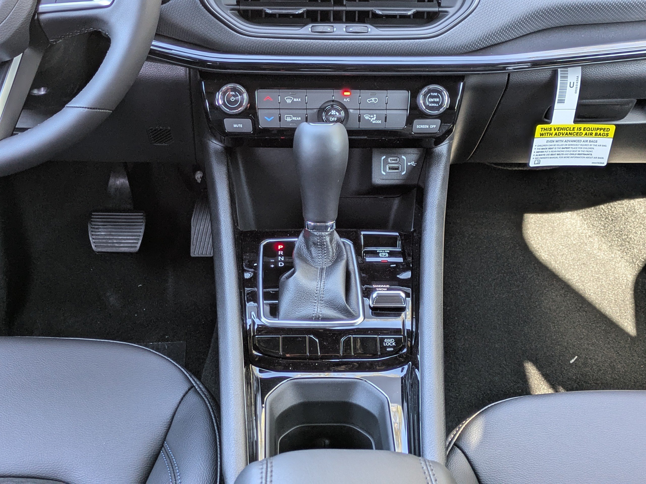 New 2026 Jeep Compass Latitude AWD/4WD image 17