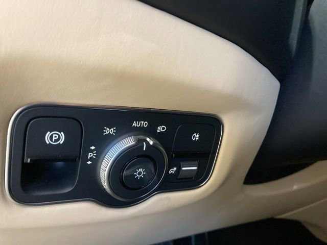 Used 2023 Aston Martin V8 Vantage Roadster image 25