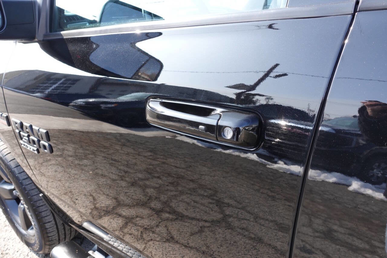 Used 2022 RAM 1500 Classic SLT w/ Electronics Convenience Group image 10