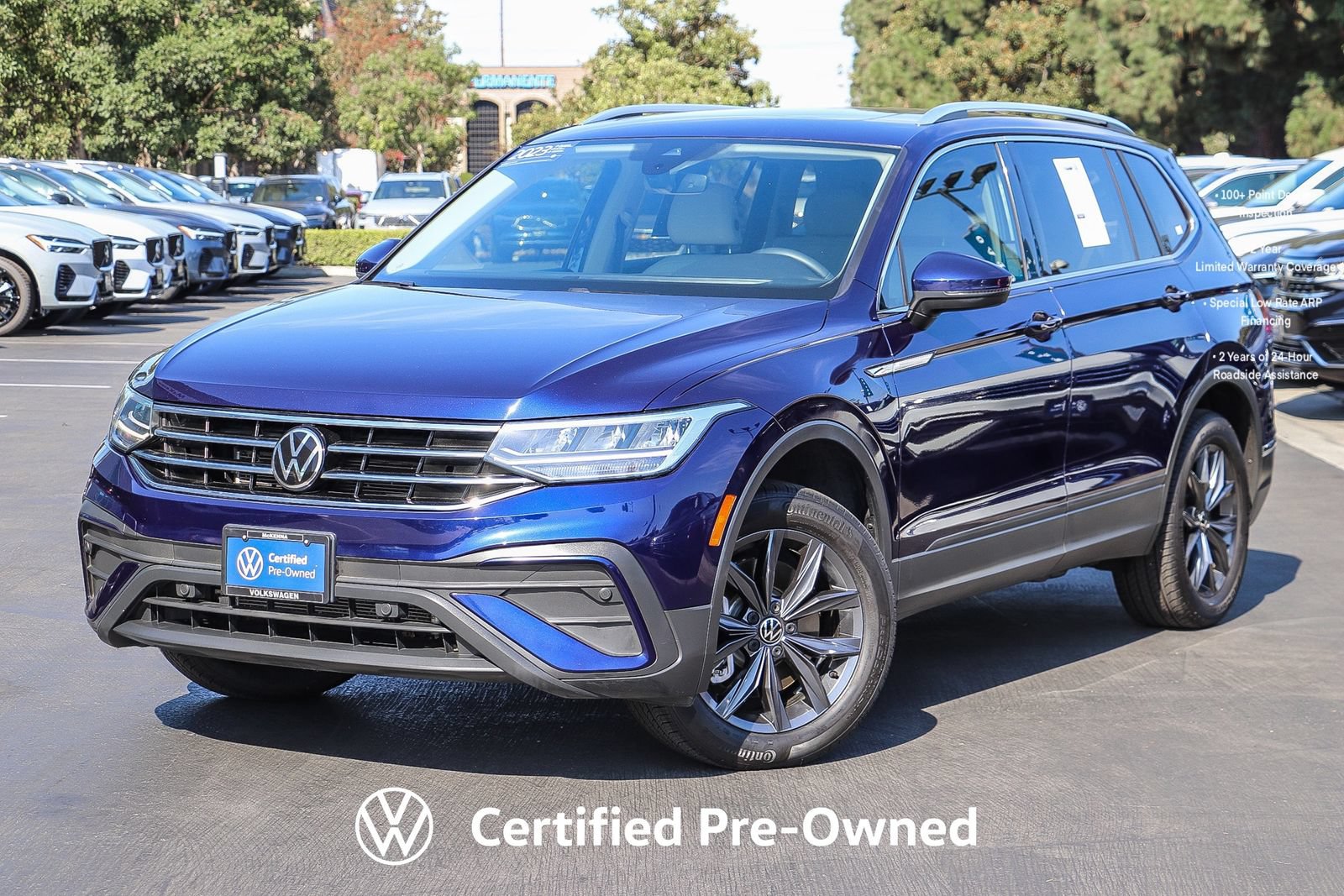 Used 2023 Volkswagen Tiguan SE w/ Panoramic Sunroof Package FWD image 1