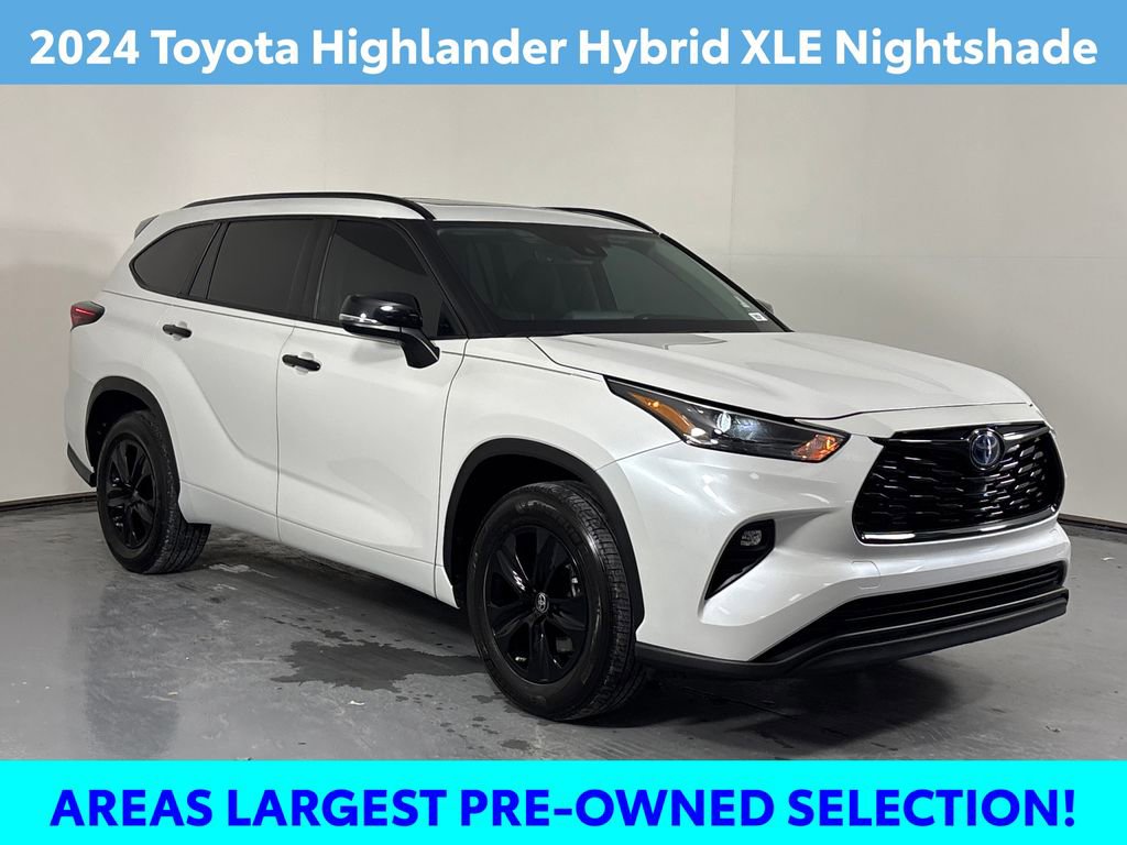 Certified 2024 Toyota Highlander XLE FWD image 3