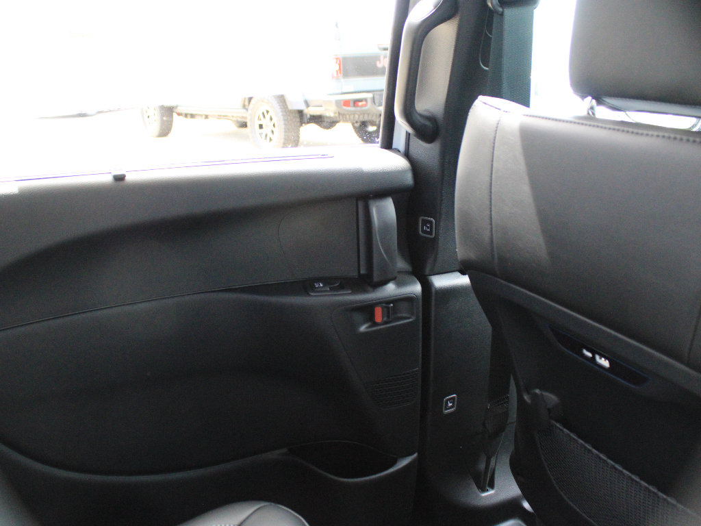New 2027 Chrysler Pacifica Select w/ Family Tech Group FWD image 27