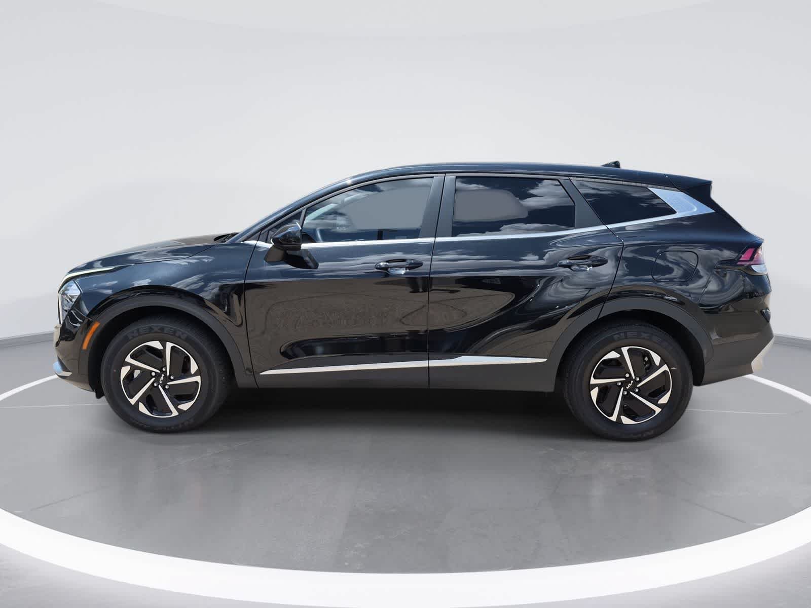 Used 2023 Kia Sportage LX AWD/4WD image 5