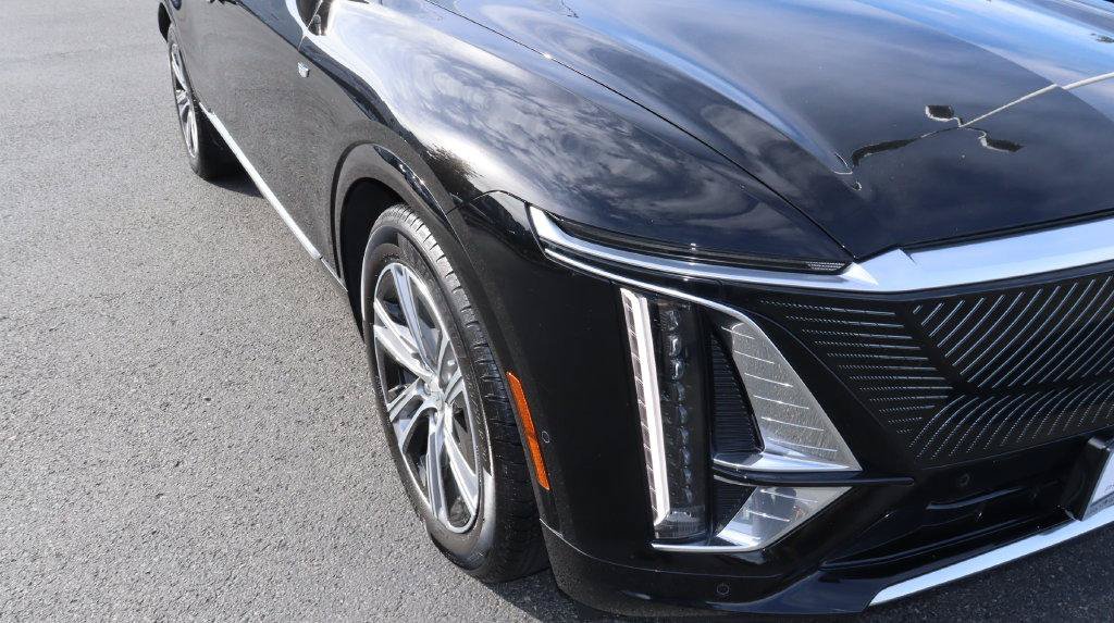 Certified 2024 Cadillac Lyriq Luxury AWD/4WD image 14