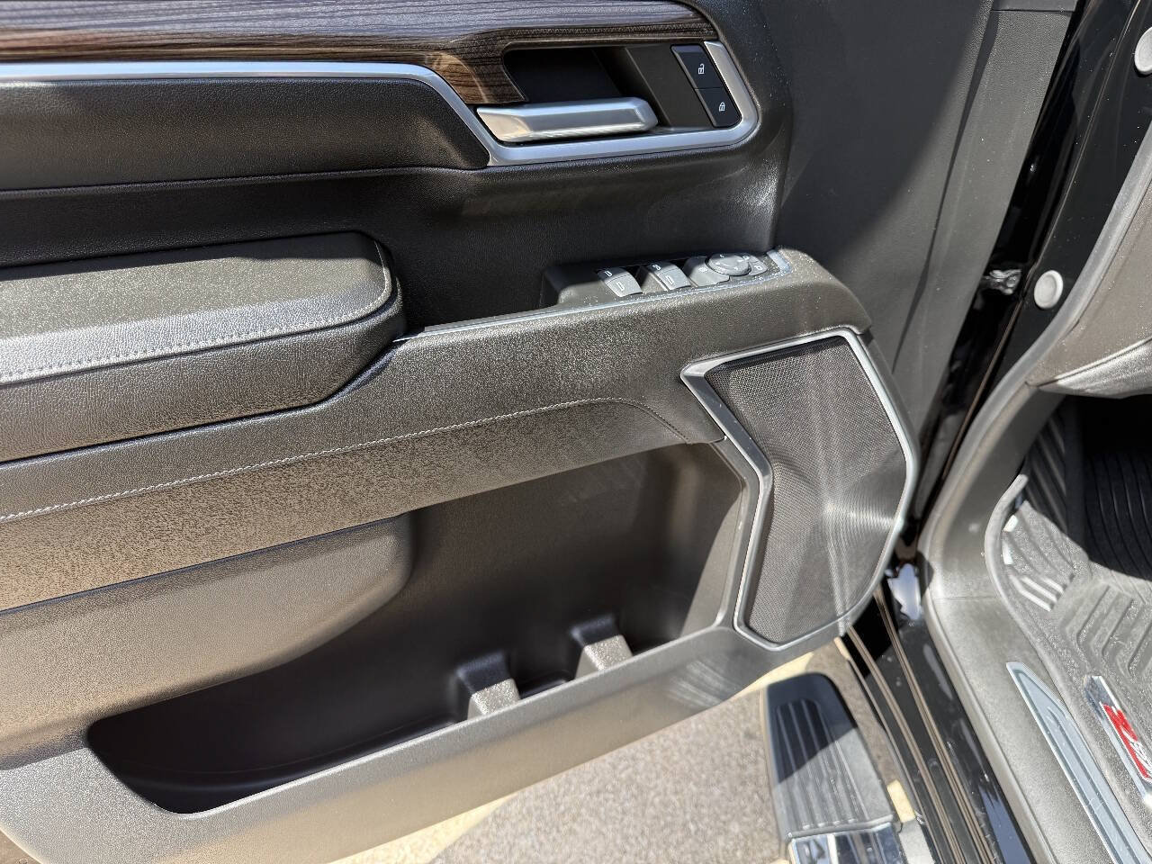 Used 2024 Chevrolet Silverado 2500 LT AWD/4WD image 16