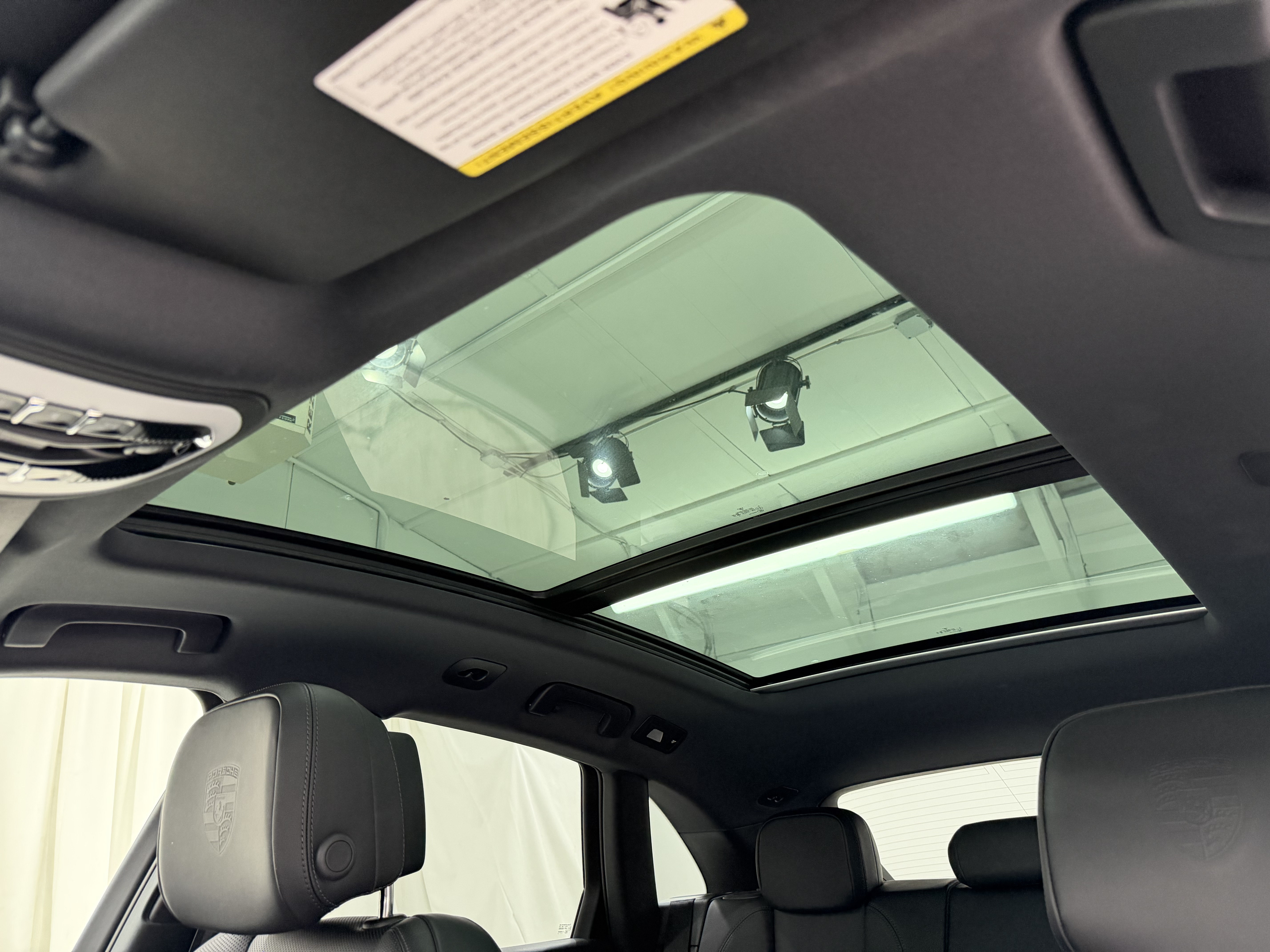 Certified 2024 Porsche Macan AWD/4WD image 35
