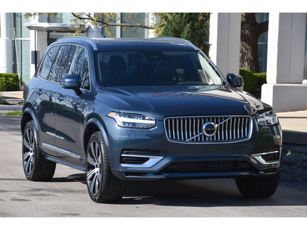 Used 2024 Volvo XC90 T8 Plus w/ Protection Package image 2