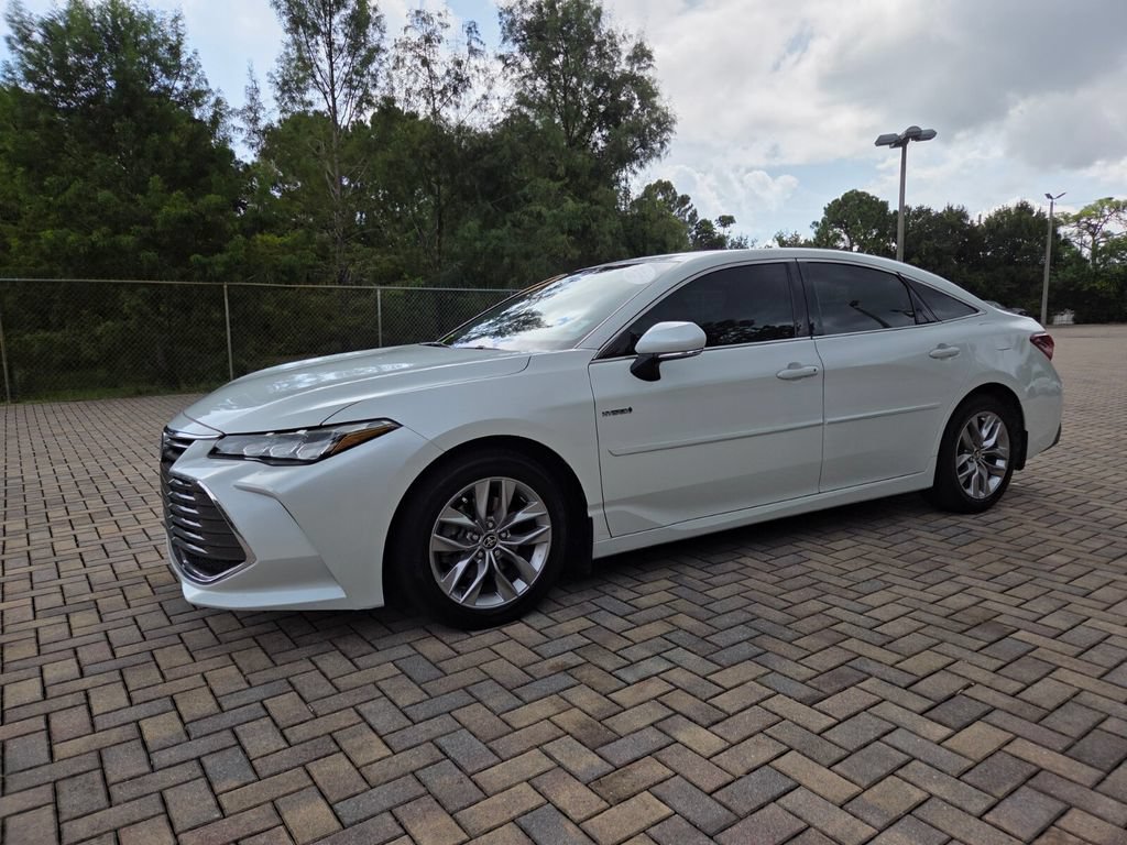 Certified 2021 Toyota Avalon XLE FWD image 3