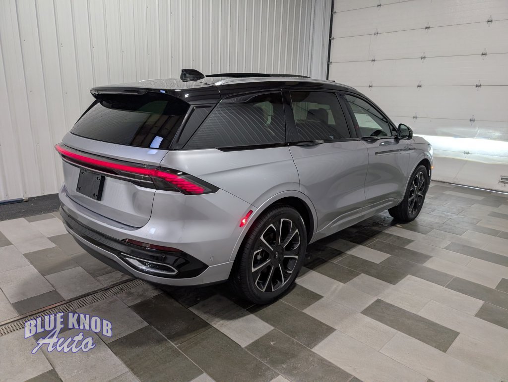 Used 2024 Lincoln Nautilus Reserve w/ Equipment Group 202A AWD/4WD image 4