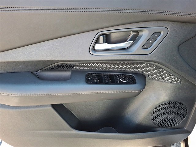 Used 2024 Nissan Ariya FWD image 12