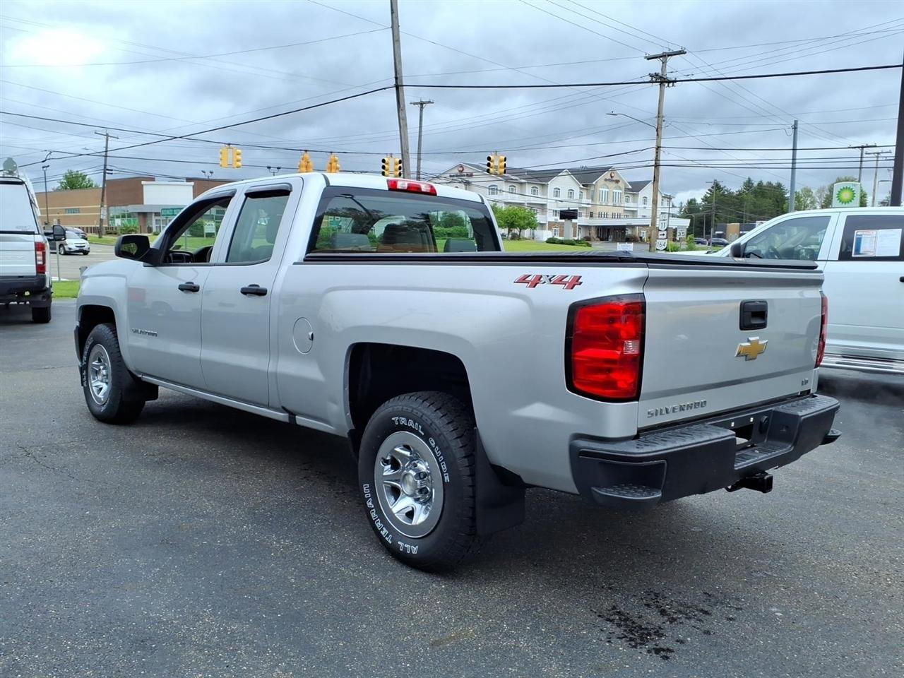 Used 2019 Chevrolet Silverado 1500 W/T AWD/4WD image 3