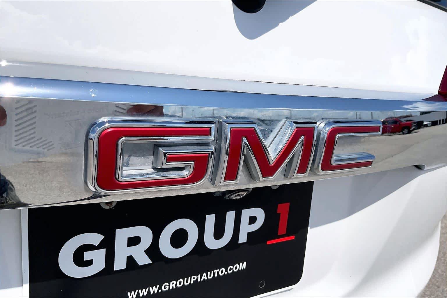Used 2023 GMC Acadia SLT w/ Technology Package FWD image 30