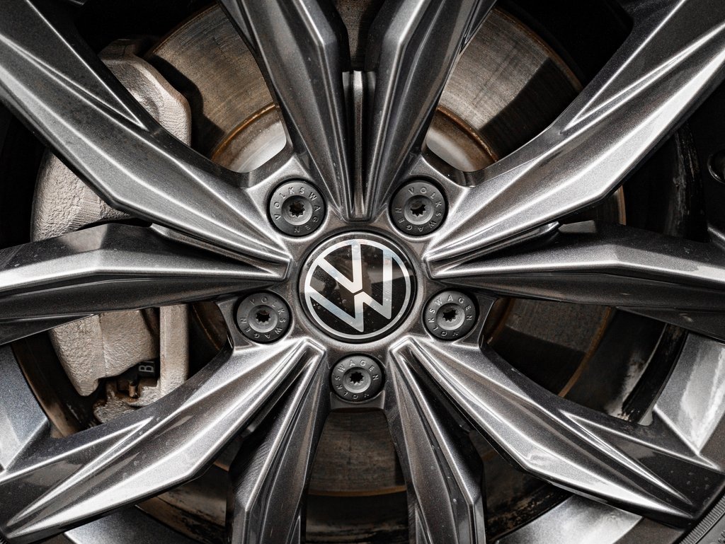 Used 2022 Volkswagen Tiguan SE w/ Panoramic Sunroof Package image 8