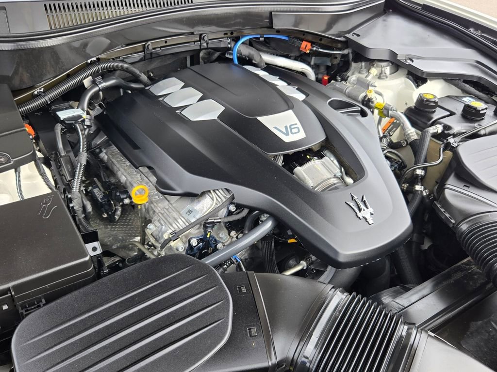 Used 2023 Maserati Levante GT image 17