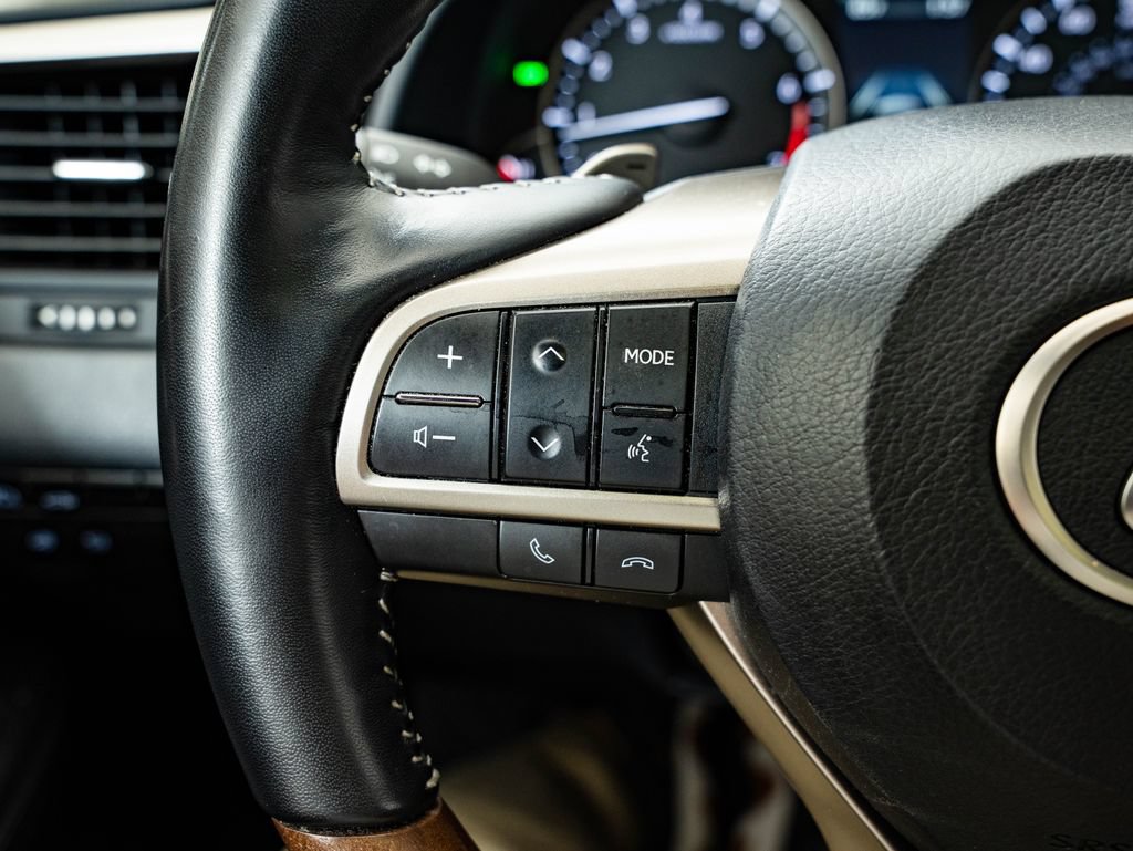 Used 2022 Lexus RX 350L Premium w/ Premium Package AWD/4WD image 29