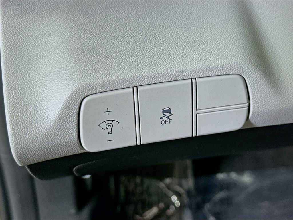 Used 2024 Hyundai Elantra Limited FWD image 21