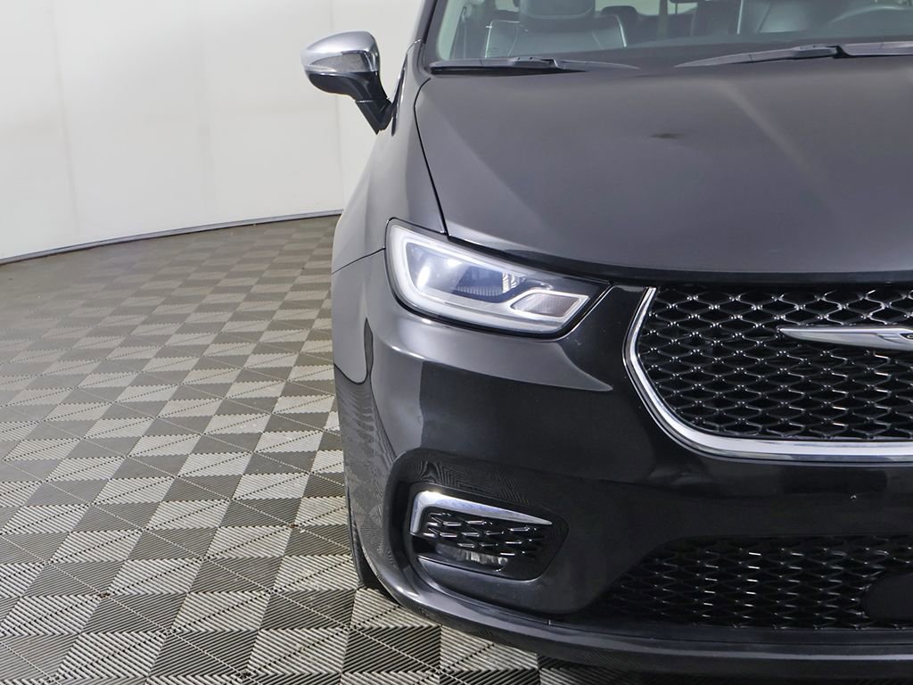 Used 2023 Chrysler Pacifica Limited image 16
