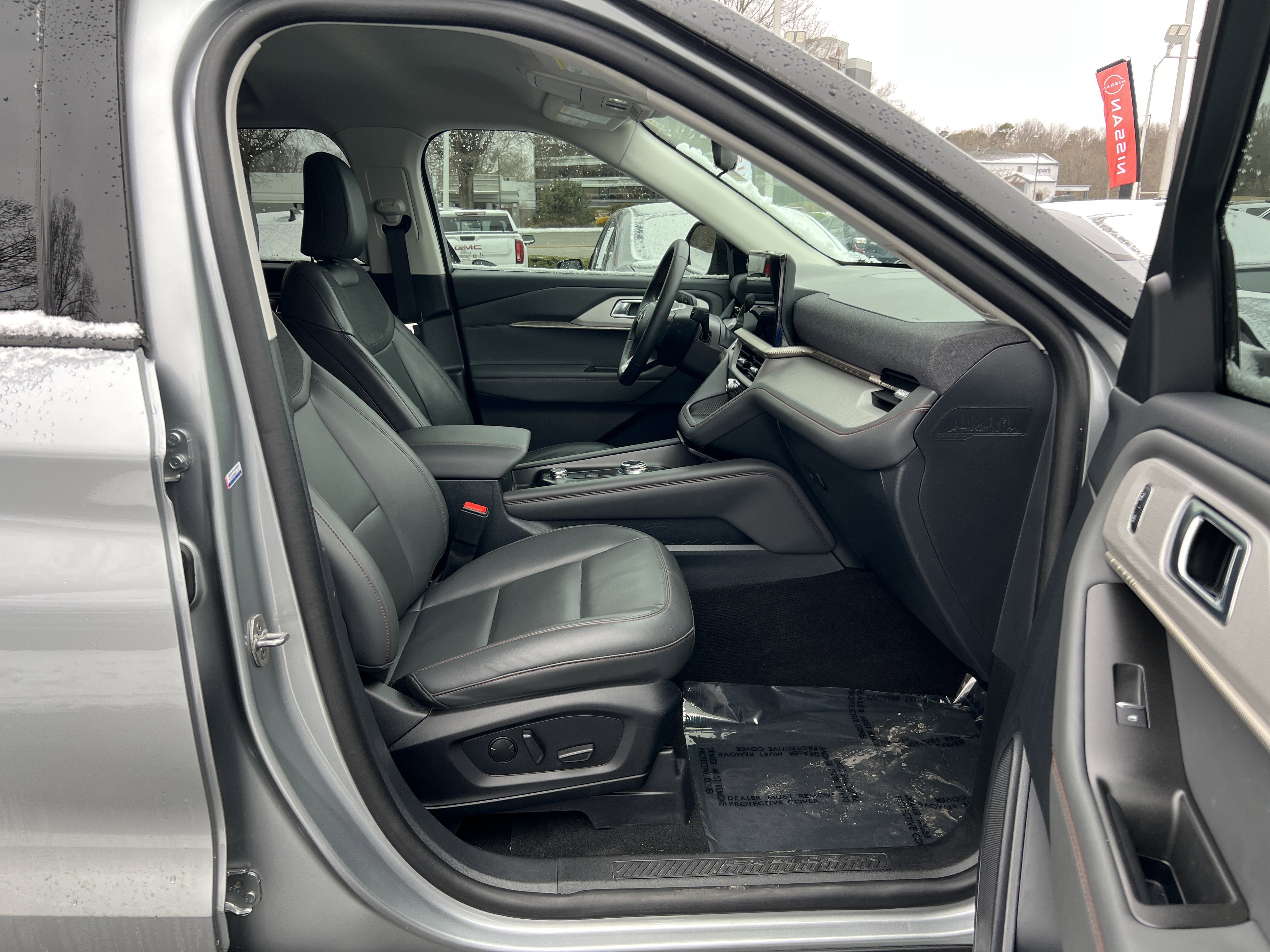 Used 2025 Ford Explorer Active w/ Active Comfort Package image 24