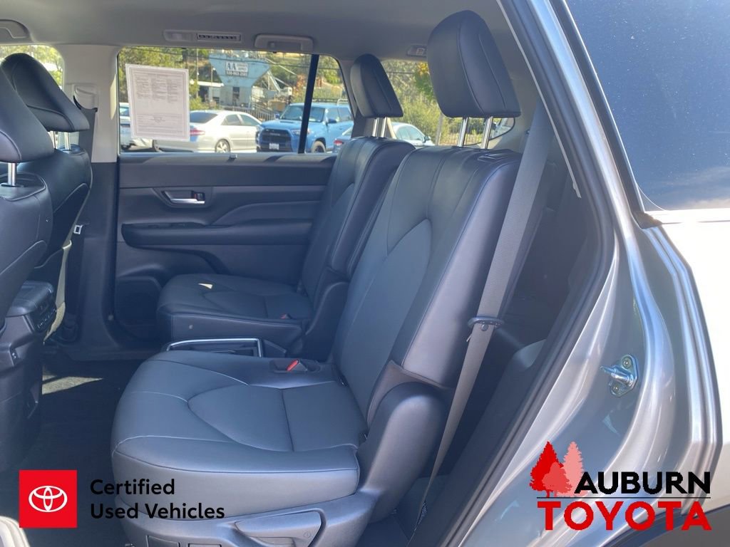 Used 2025 Toyota Grand Highlander AWD image 23